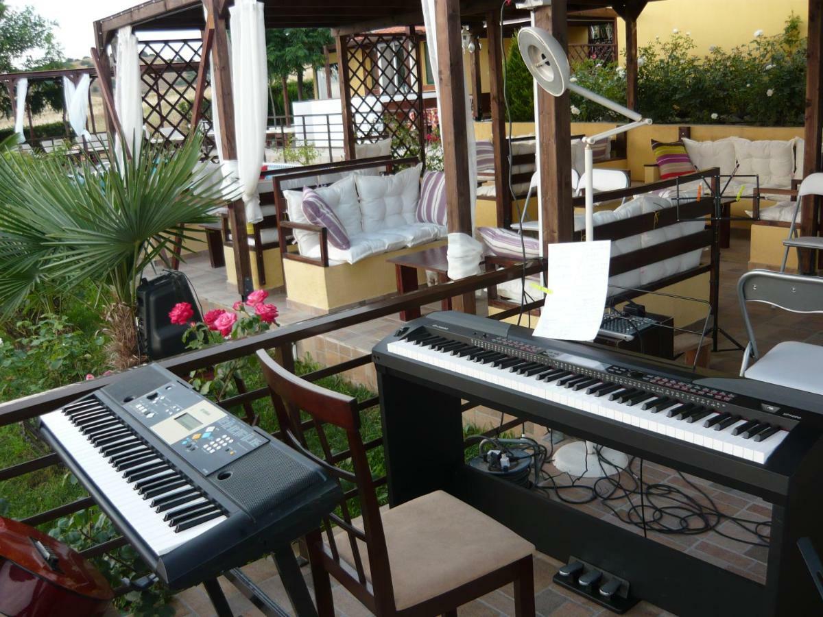 Victory Apartments Hotel Samothraki Ngoại thất bức ảnh